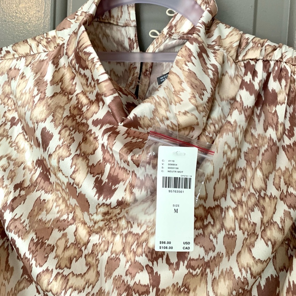 Anthropologie High Neck ruched blouse Tan white pattern.Dressy or casual. Size M - Picture 6 of 6